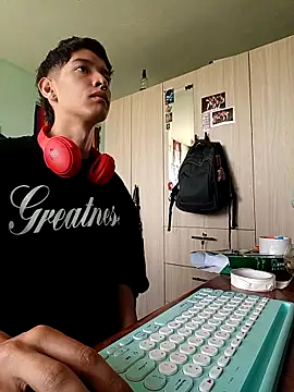 Snapshot of heyy_noah11 chatting on 04.30.26 heyy noah11 online show from 04.30.26