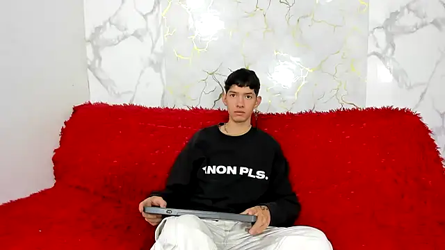 Snapshot of heyy_noah11 chatting on 05.17.26 heyy noah11 online show from 05.17.26