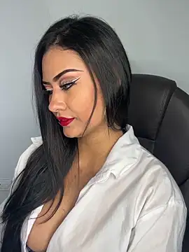 Snapshot of _Isabella_1 chatting on 11.17.25 Isabella 1 online show from 11.17.25