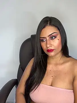 Snapshot of _Isabella_1 chatting on 11.18.25 Isabella 1 online show from 11.18.25