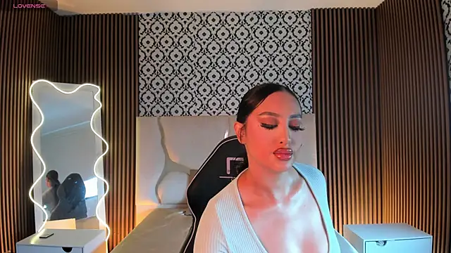 Snapshot of BEELLA_TAY1 chatting on 04.25.26 BEELLA TAY1 online show from 04.25.26