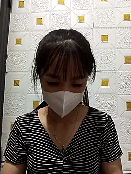 Snapshot of Su_symeo chatting on 10.21.25 Su symeo online show from 10.21.25