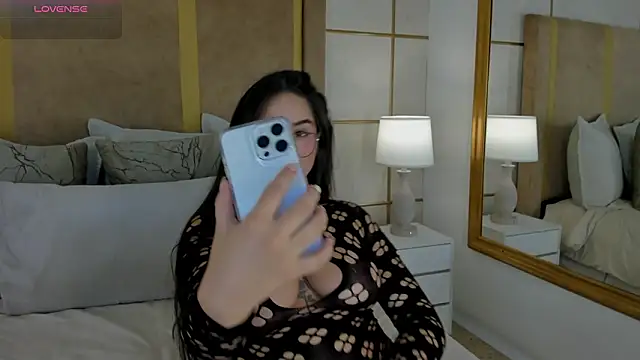 lyrabellini online show from 02.10.26