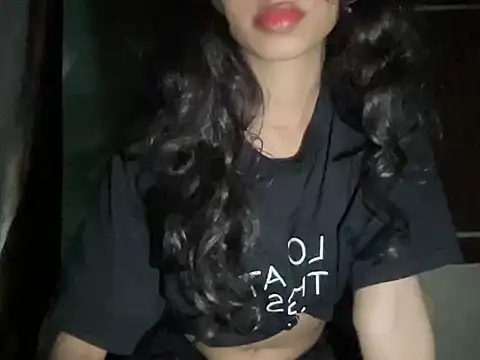 Snapshot of youngriri2 chatting on 10.19.25 youngriri2 online show from 10.19.25