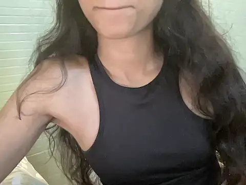 Snapshot of youngriri2 chatting on 11.10.25 youngriri2 online show from 11.10.25