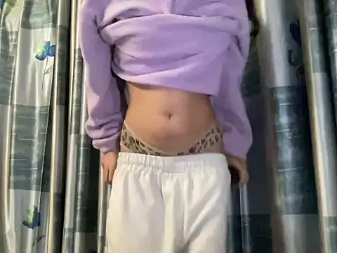 Snapshot of youngriri2 chatting on 11.14.25 youngriri2 online show from 11.14.25