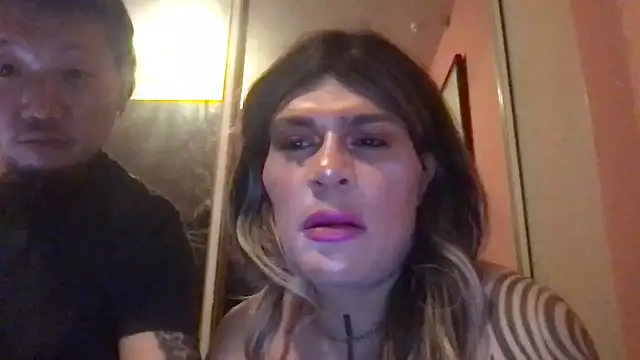 Snapshot of Glow92 chatting on 10.12.25 Glow92 online show from 10.12.25