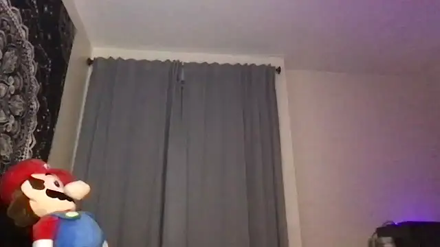 Snapshot of Glow92 chatting on 10.18.25 Glow92 online show from 10.18.25