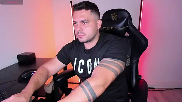 Snapshot of Danielbateson chatting on 10.11.25 Danielbateson online show from 10.11.25