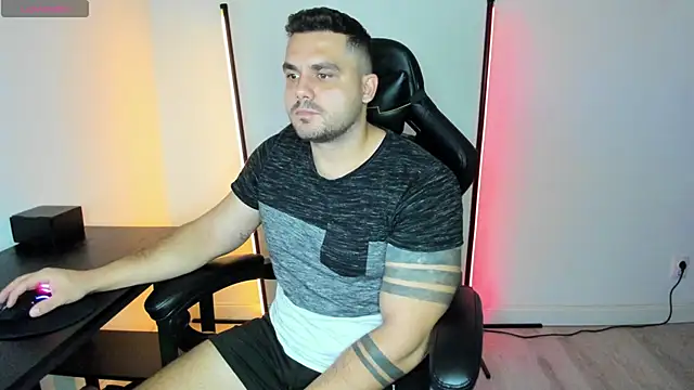 Snapshot of Danielbateson chatting on 10.12.25 Danielbateson online show from 10.12.25