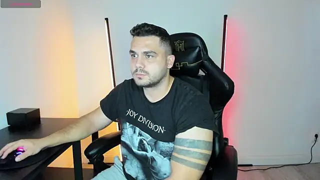 Snapshot of Danielbateson chatting on 10.14.25 Danielbateson online show from 10.14.25