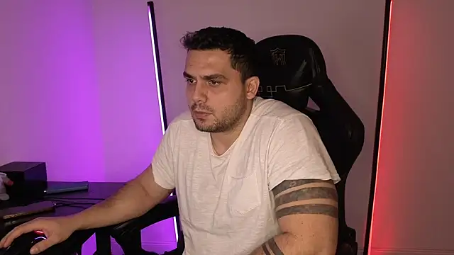 Snapshot of Danielbateson chatting on 01.11.26 Danielbateson online show from 01.11.26