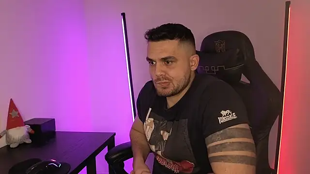 Snapshot of Danielbateson chatting on 01.12.26 Danielbateson online show from 01.12.26