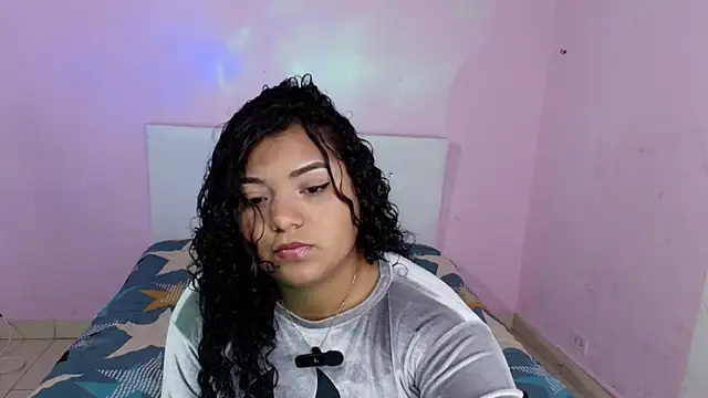 Snapshot of AlissonCurly_ chatting on 10.11.25 AlissonCurly online show from 10.11.25