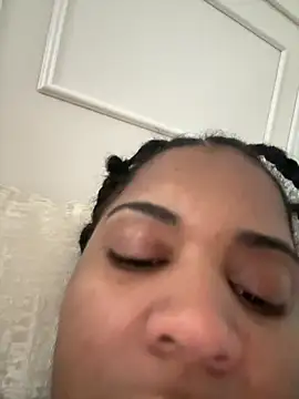 Snapshot of dollfacee7 chatting on 10.19.25 dollfacee7 online show from 10.19.25