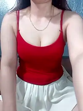 Snapshot of LeanaLy chatting on 05.31.26 LeanaLy online show from 05.31.26