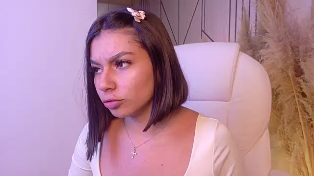 AlyssaRay online show from 04.15.26