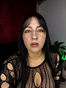 Snapshot of kitten25-hott chatting on 10.25.25 kitten25-hott online show from 10.25.25