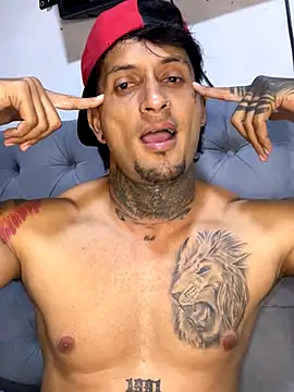 Snapshot of clark__ken chatting on 10.20.25 clark  ken online show from 10.20.25