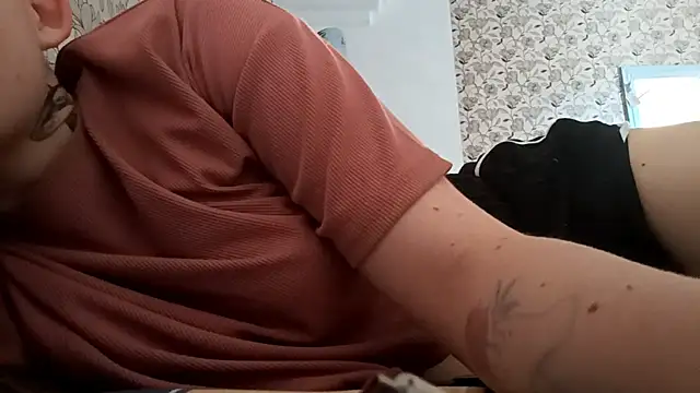 FrostNymph online show from 10.22.25