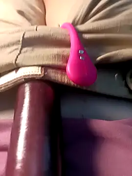 Snapshot of mymyly chatting on 10.20.25 mymyly online show from 10.20.25