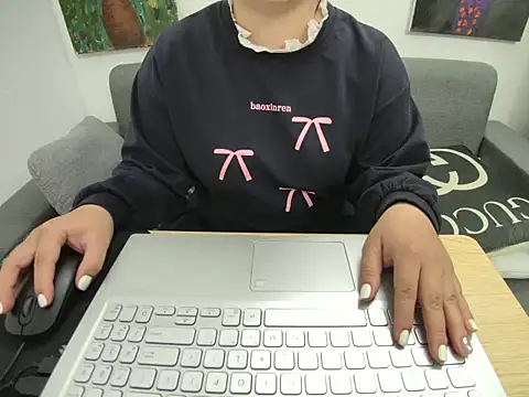 Snapshot of Hanna_Mina chatting on 02.01.26 Hanna Mina online show from 02.01.26