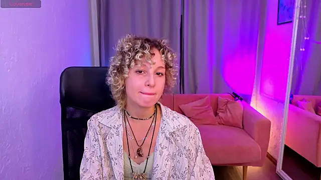 Mary Wahlberg online show from 10.13.25