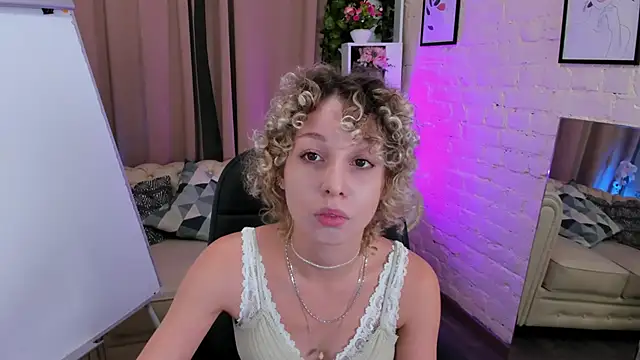 Mary Wahlberg online show from 10.24.25