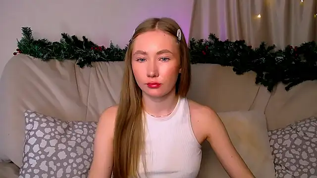 Snapshot of EllyColins chatting on 12.20.25 EllyColins online show from 12.20.25