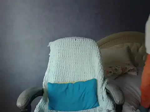 LuckyLisa23 online show from 12.18.25