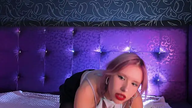 Snapshot of FaeRozellin chatting on 10.22.25 FaeRozellin online show from 10.22.25