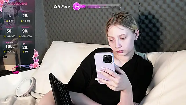Snapshot of Fluffy_Cloude chatting on 05.06.26 Fluffy Cloude online show from 05.06.26