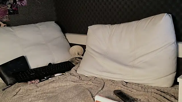 Snapshot of Fluffy_Cloude chatting on 06.22.26 Fluffy Cloude online show from 06.22.26