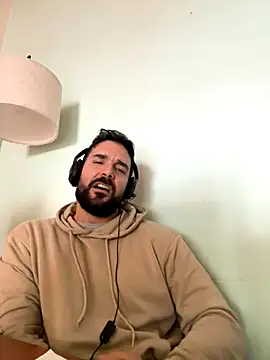 Snapshot of ReDiBastoni90 chatting on 10.20.25 ReDiBastoni90 online show from 10.20.25