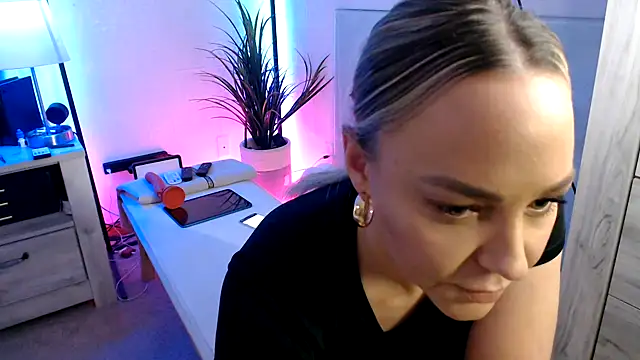 sofiahothead online show from 03.30.26