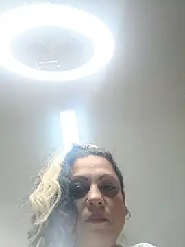 Snapshot of SophiaSkyee chatting on 10.23.25 SophiaSkyee online show from 10.23.25