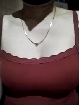 YiyinLy online show from 11.05.25