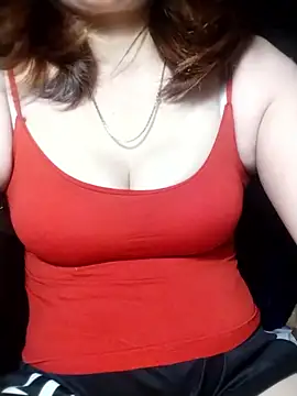 YiyinLy online show from 11.14.25