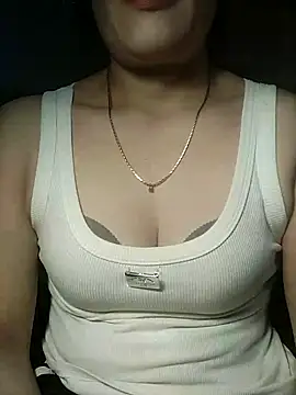 YiyinLy online show from 11.18.25