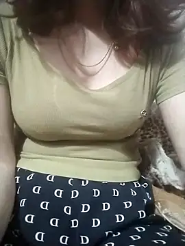 YiyinLy online show from 11.30.25