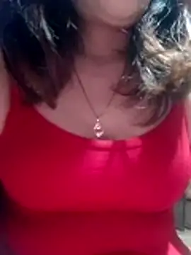 YiyinLy online show from 03.03.26