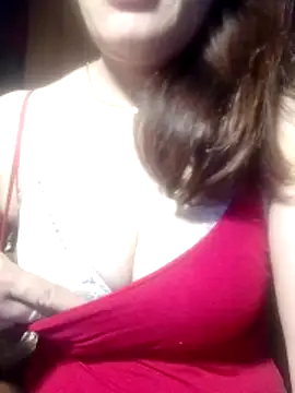 YiyinLy online show from 03.31.26