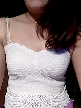 YiyinLy online show from 04.18.26