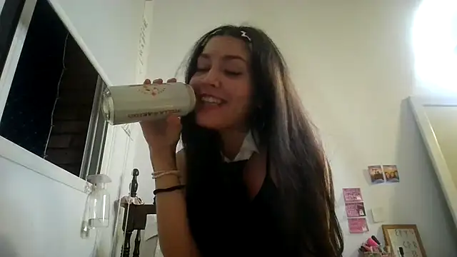 Snapshot of miapink33 chatting on 04.01.26 miapink33 online show from 04.01.26