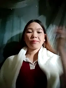 Snapshot of laddy-cute chatting on 10.28.25 laddy-cute online show from 10.28.25