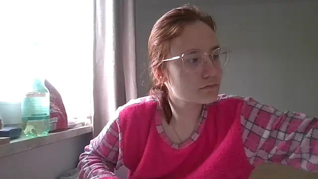 Snapshot of LuckySLove chatting on 04.05.26 LuckySLove online show from 04.05.26