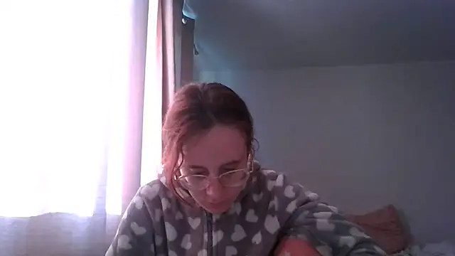 Snapshot of LuckySLove chatting on 05.27.26 LuckySLove online show from 05.27.26