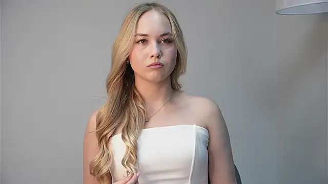 Snapshot of AshlieJauch chatting on 10.14.25 AshlieJauch online show from 10.14.25