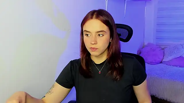 Emily Lindey online show from 12.17.25