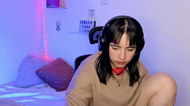 Emily Lindey online show from 03.27.26